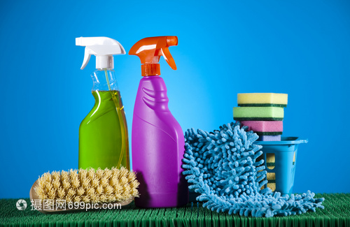 家庭与工作间的多彩伴侣 清洁与美发用品的多元魅力